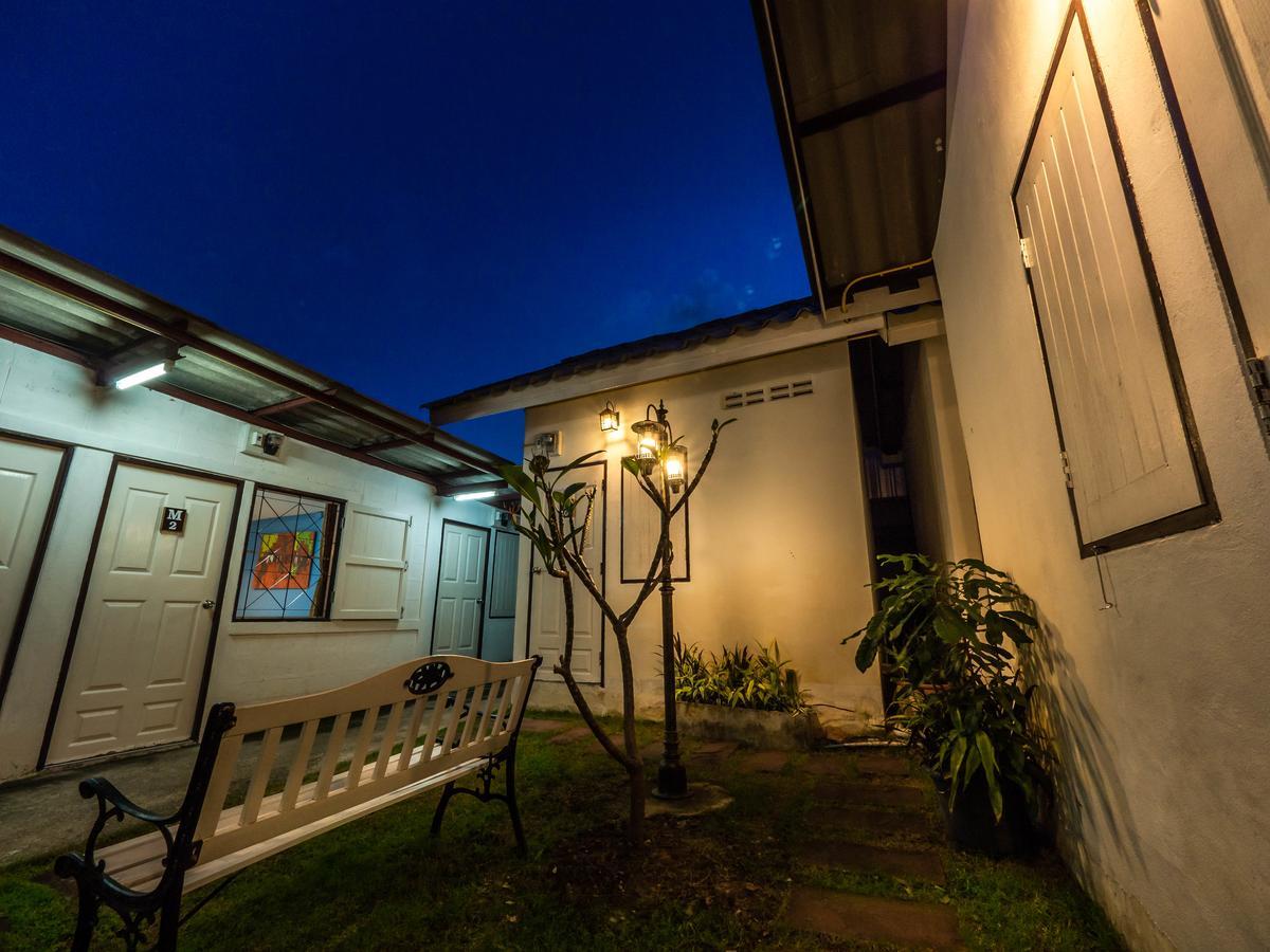Tommy Huts Hotel Chiang Mai Bagian luar foto